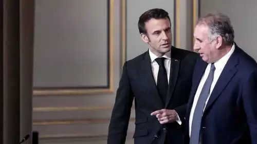 ماكرون وفرانسوا بايرو