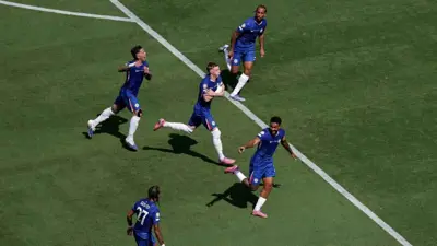 احتفال لاعبي تشيلسي الإنجليزي