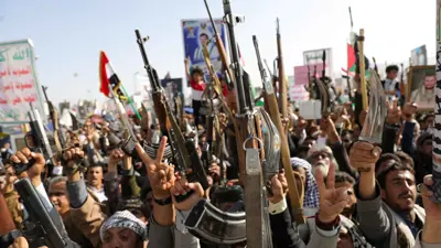 متظاهرون حوثيون تضامنا مع غزة