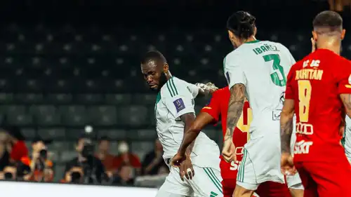 من مباراة الأهلي والقادسية