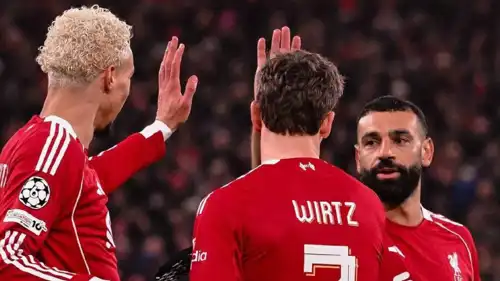 احتفال محمد صلاح مع لاعبي ليفربول