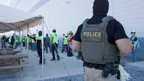 خلال مداهمة المصنع في ولاية جورجيا