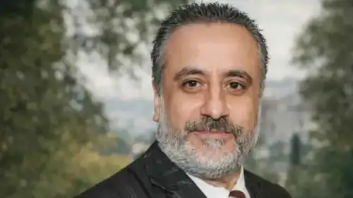  المغني والمنتج "إيرول كوسا"