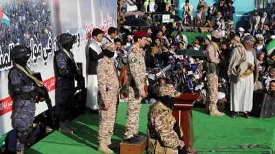 يحيى سريع يتحدث أمام مناصري الحوثيين