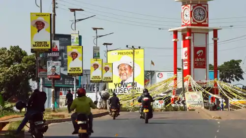معلقات انتخابية وسط العاصمة الأوغندية كامبالا