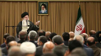 علي خامنئي خلال اجتماع مع النواب 