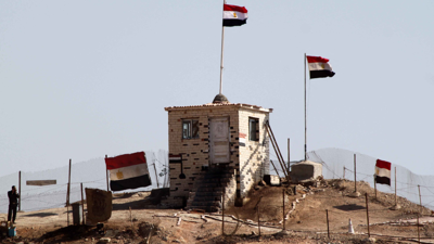 قوات مصرية بالقرب من الحدود مع إسرائيل