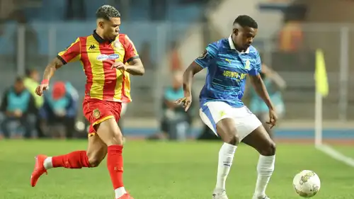 يان ساس (يسار) لاعب الترجي التونسي