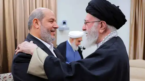 خامنئي والقيادي في حماس خليل الحية