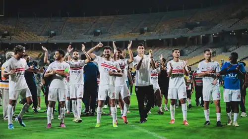 لاعبو الزمالك يحتفلون بالفوز على المصري