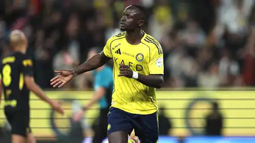 ساديو ماني يحتفل بهدفه في شباك الاتحاد