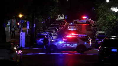 من أمام المتحف اليهودي في واشنطن