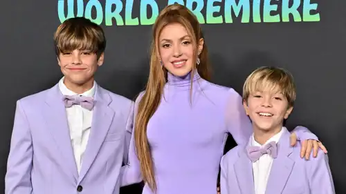 شاكيرا برفقة طفليها ميلان وساشا