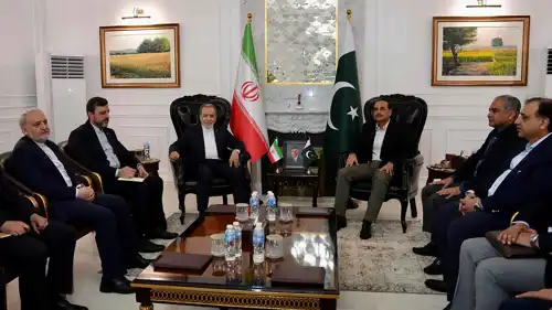 عراقجي يلتقي قائد الجيش الباكستاني