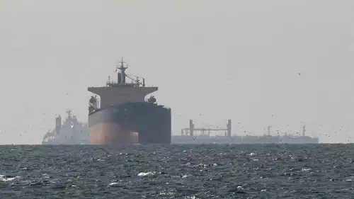 سفن شحن في الخليج العربي، قرب مضيق هرمز