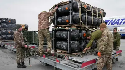 شحنة أسلحة أمريكية إلى أوكرانيا