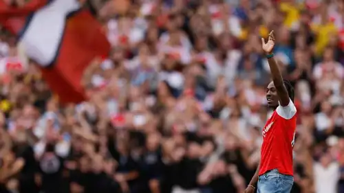 إيبيرشي إيزي نجم آرسنال الجديد