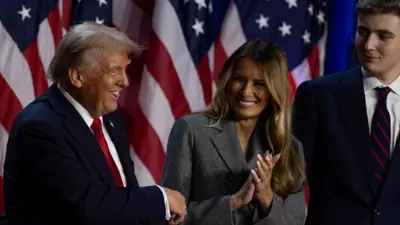 ميلانيا ترامب بجانب زوجها دونالد ترامب