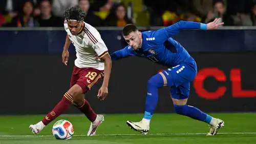 لامين يامال خلال مباراة إسبانيا ضد صربيا