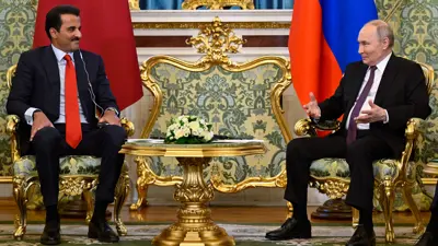 بوتين وأمير قطر خلال اللقاء