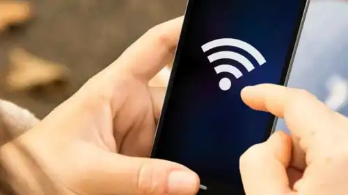 واي فاي على شاشة هاتف ذكي