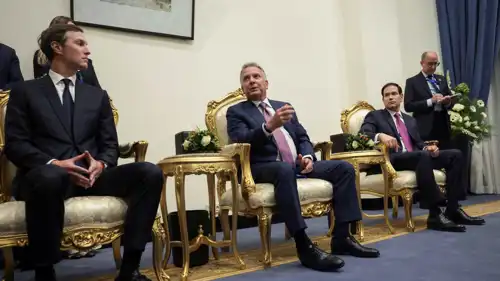 ويتكوف يتوسط وزير الخارجية الأمريكي ماركو روبيو وصهر ترامب جاريد كوشنر