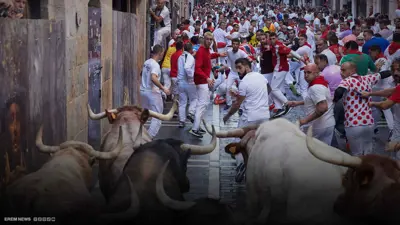 800 متر من الجنون..سقوط وصرخات في سباق الثيران بإسبانيا