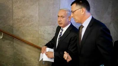 نتنياهو في حديث مع ساعر حين كان وزيراً للتعليم