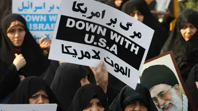 مظاهرة في إيران تحمل شعار الموت لأمريكا