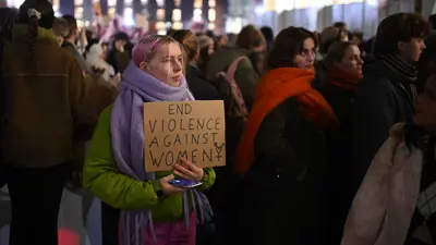 محتجون ضد العنف الجنسي في بريطانيا