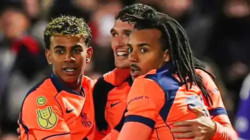 لاعبو برشلونة الإسباني