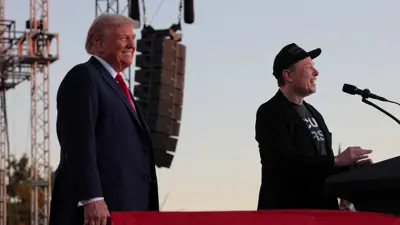 إيلون ماسك إلى جانب ترامب