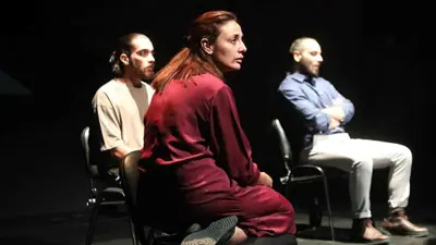 مشهد من مسرحية عوز التي تعرض في دار الأوبرا السورية