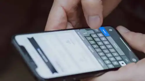 الكاتبة على الهواتف الذكية