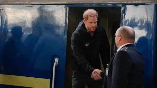 الأمير هاري يصل كييف في مهمة لمساندة الجنود الجرحى