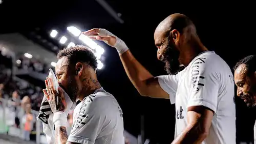 احتفال نيمار بهدفه مع سانتوس البرازيلي