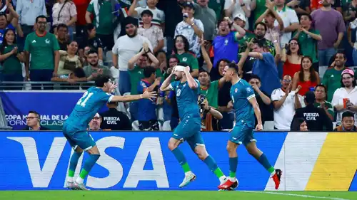 أيمن حسين يحتفل بتأهل العراق لكأس العالم 2026