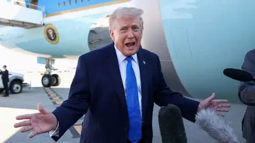 الرئيس الأمريكي دونالد ترامب يتحدث للصحفيين