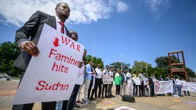 سودانيون ينددون بالحرب أمام مقر المفاوضات في جنيف