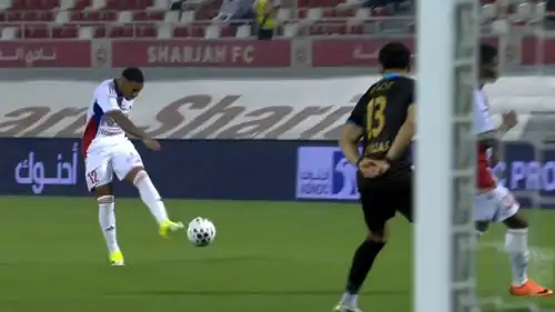 ليوناردو يسدد بقوة