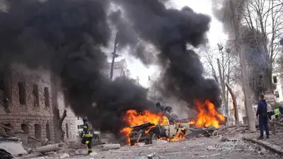 آثار هجوم صاروخي روسي على سومي بأوكرانيا