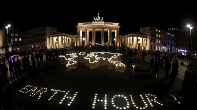 الاحتفال بساعة الأرض عواصم غربية