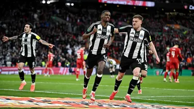 نيوكاسل يونايتد يتوج بكأس الرابطة الإنجليزية 