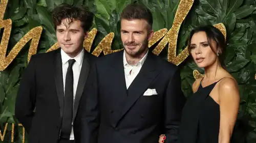 بروكلين بيكهام مع والديه