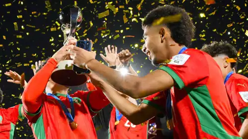 احتفالات لاعبي المغرب بالتتويج بكأس العالم للشباب 2025