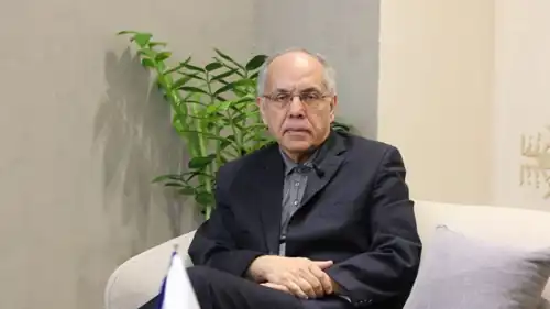 الدبلوماسي الإيراني كوروش أحمدي