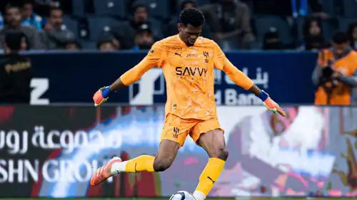 محمد الربيعي حارس مرمى الهلال السعودي