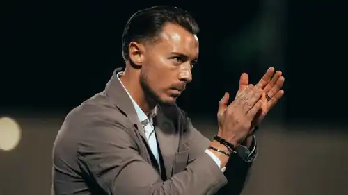 ماتياس يايسله مدرب الأهلي السعودي