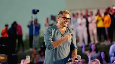 إحدى حفلات عمرو دياب 