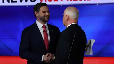 والز وديفانس خلال المناظرة التلفزيونية